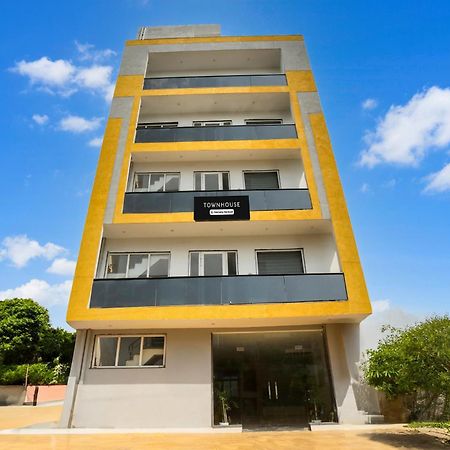 Super Townhouse Sector 69 Gurgaon Hotel Exterior photo