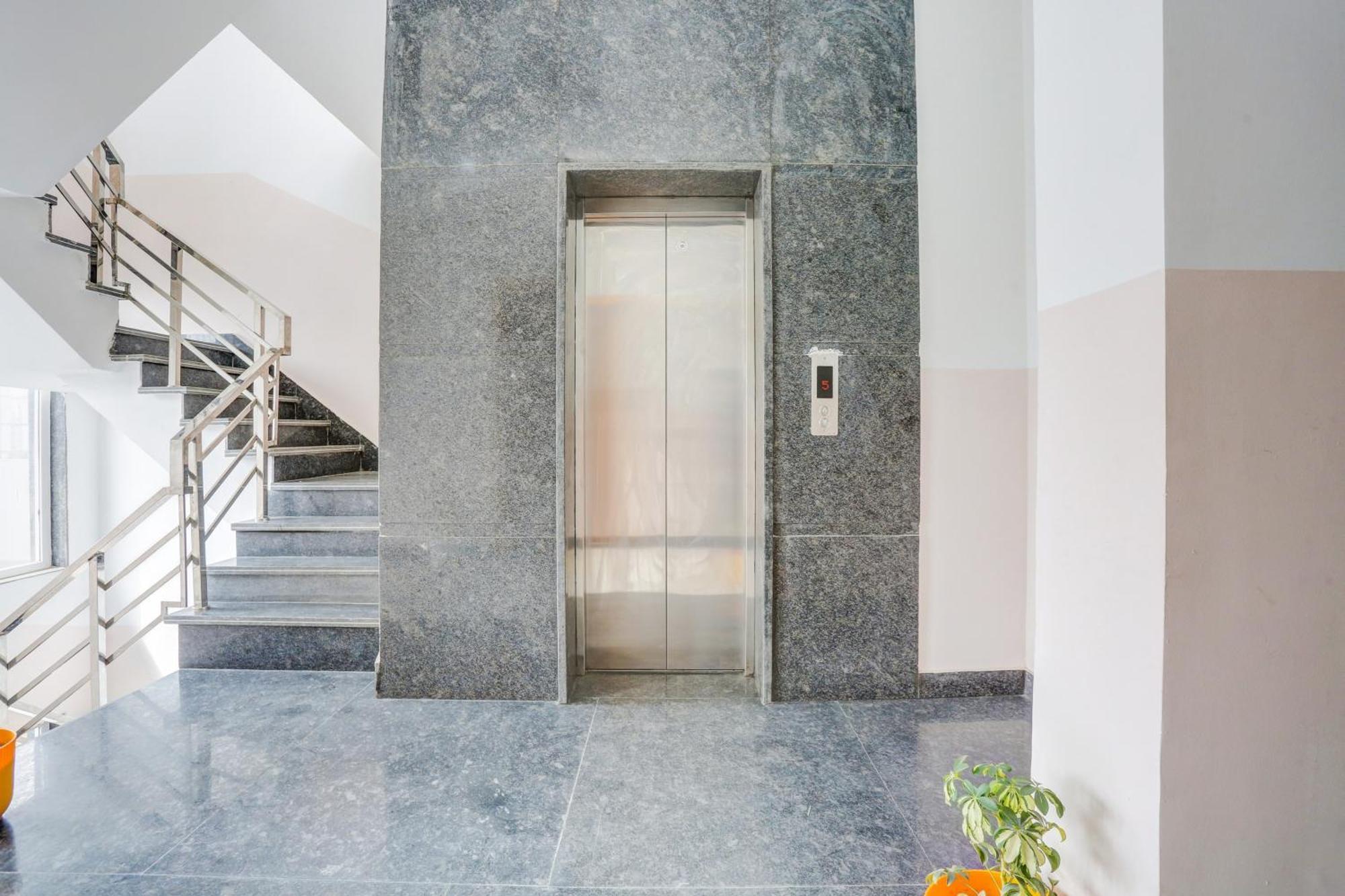 Super Townhouse Sector 69 Gurgaon Hotel Exterior photo